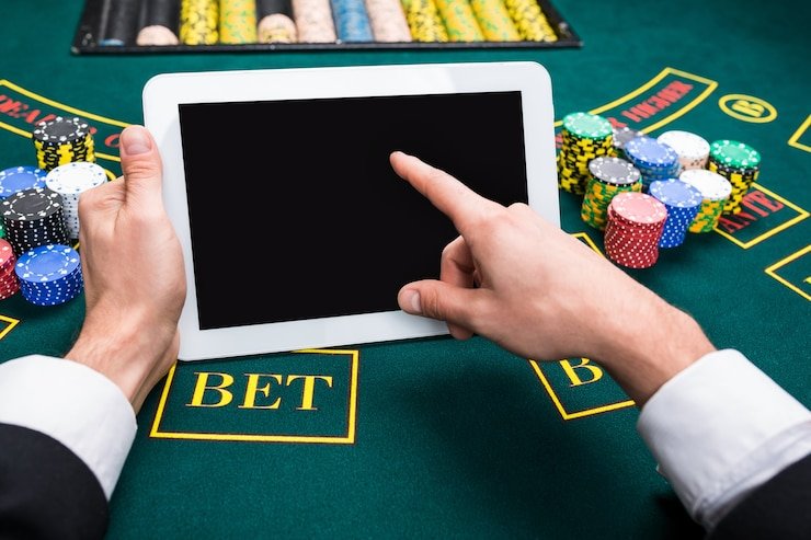 Tampilan aplikasi mobile ledak338 menampilkan permainan slot dan kasino langsung