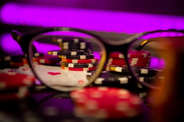 Dashboard ledak338 menampilkan tab Free Fire World Series, Slot, dan Live Casino secara bersamaan